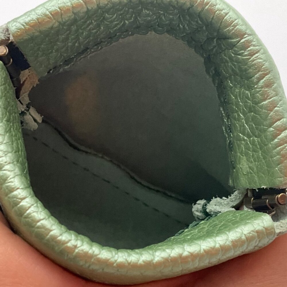 Portland Leather Goods Metallic Green Scalloped Leather Coin Purse Penny Pouch - Picture 8 of 11